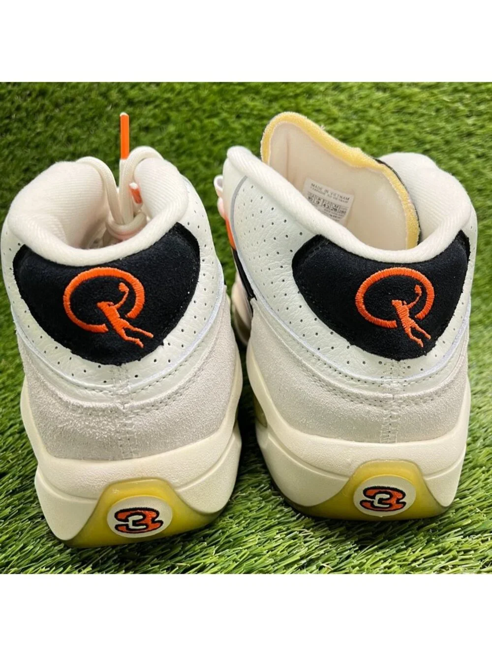 Reebok Question Pump Universe Mens Size 10 Ivory Black Basketball Shoes Sneakers